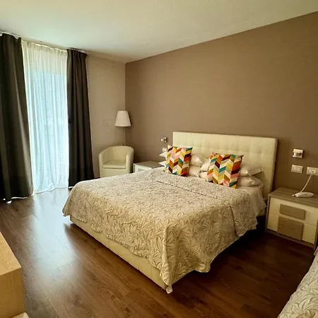Royal 4*